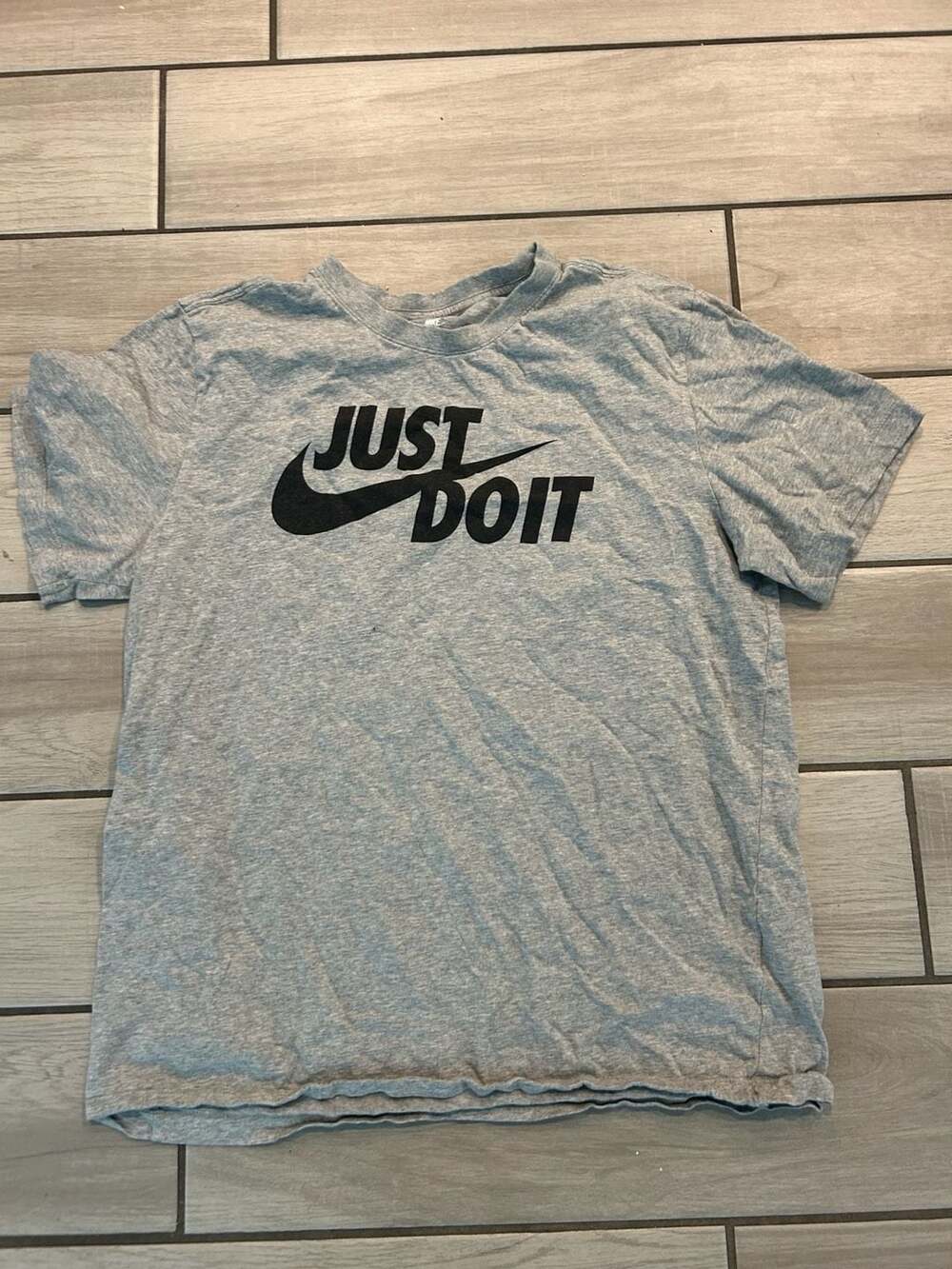Nike Men's Gray Just Do It Swoosh Graphic The Nike Tee